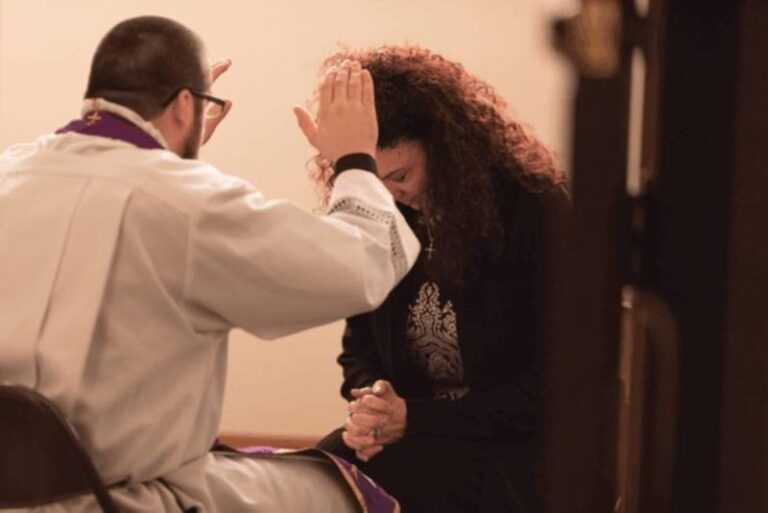 es-necesario-confesarse-ante-un-sacerdote