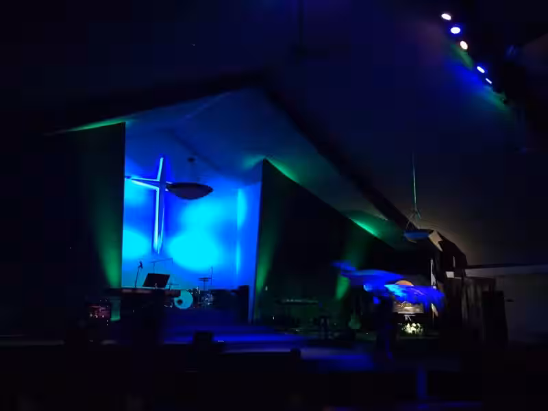Descubriendo la Comunidad de la Holy Family Church en Visalia, CA
