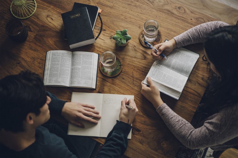 como-leer-la-biblia-en-un-ano