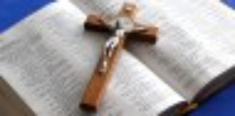 Differenza tra essere cattolici e cristiani: una guida chiara per